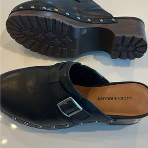 Lucky Brand Clogs 

Brand New 

Super Comfy